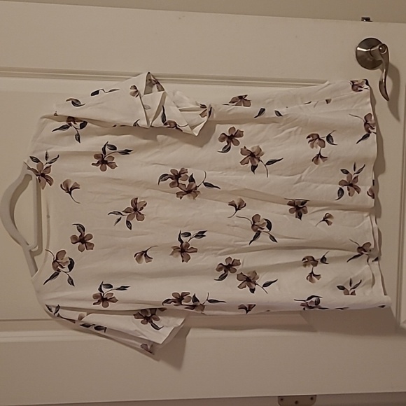 3/$27 Bleu gray floral tee - Picture 5 of 5